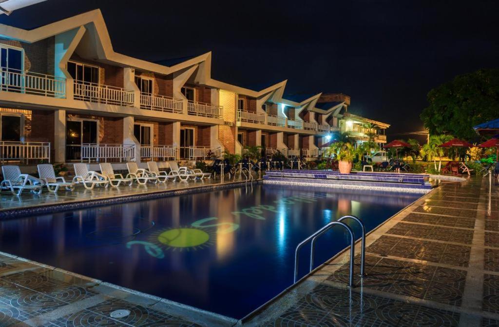 & Del Sol Hotel