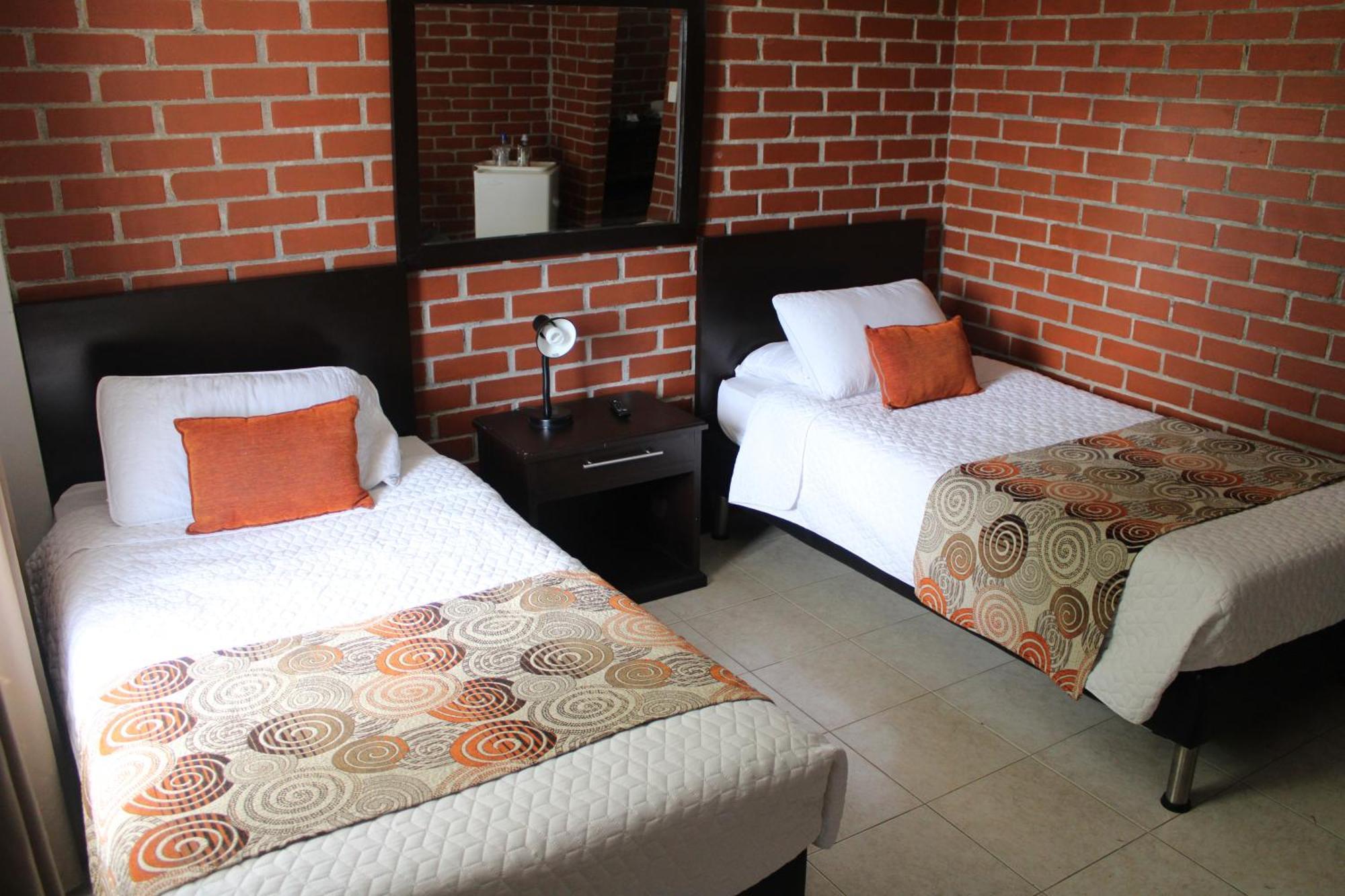& Del Sol Hotel 4*