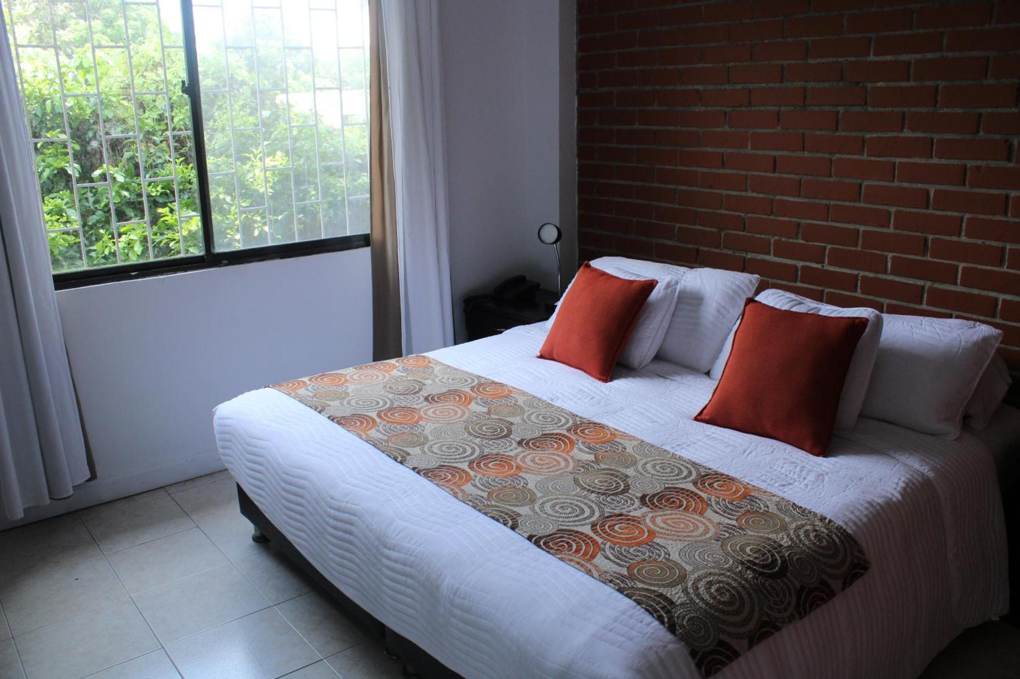 & Del Sol Hotel 4*