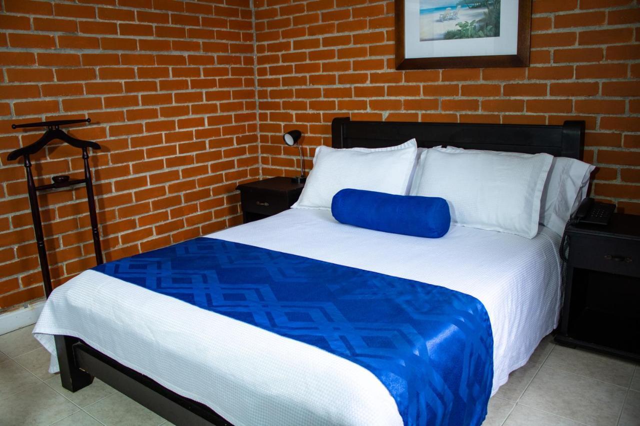 & Del Sol Hotel 4*
