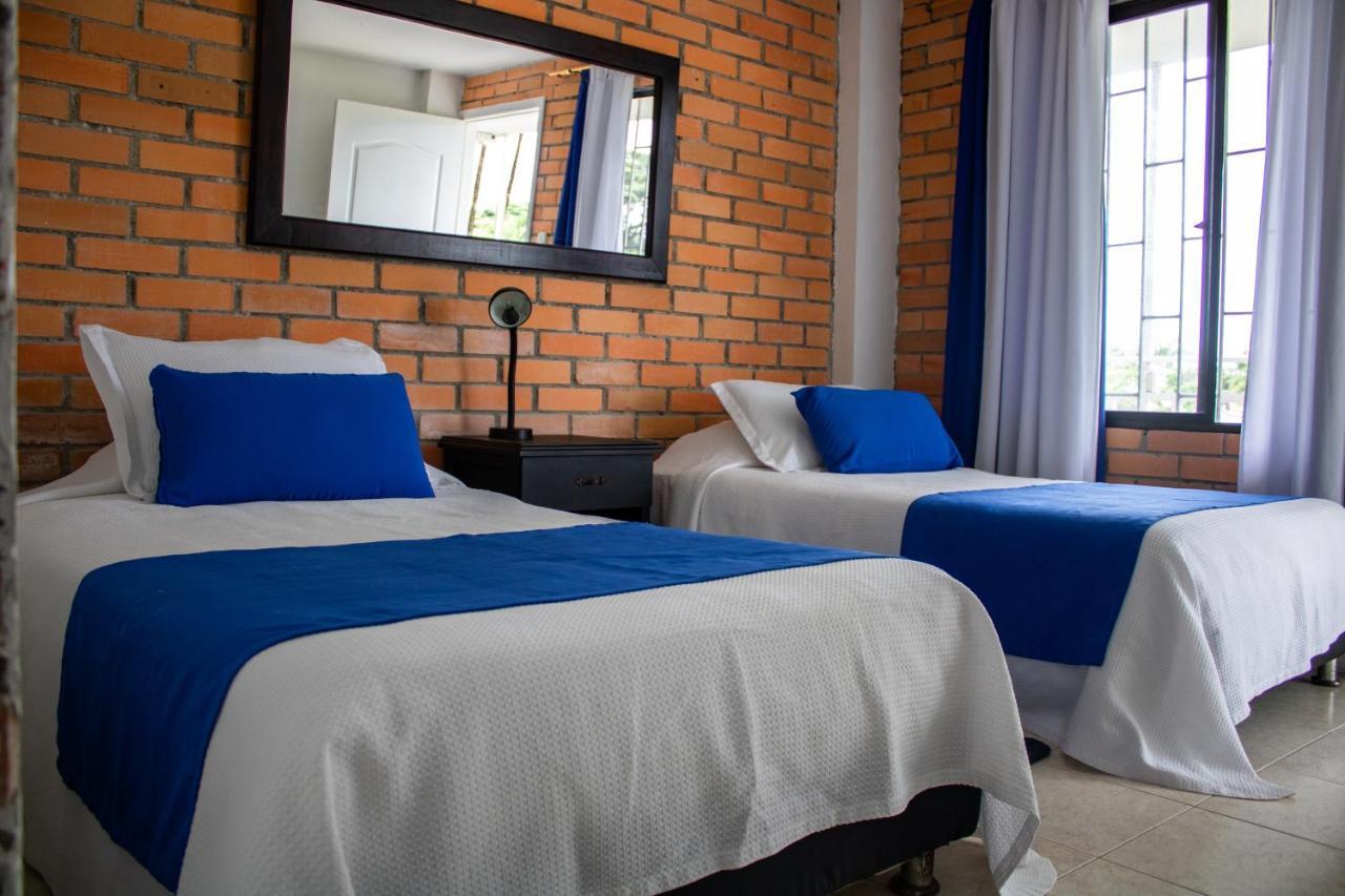 & Del Sol Hotel