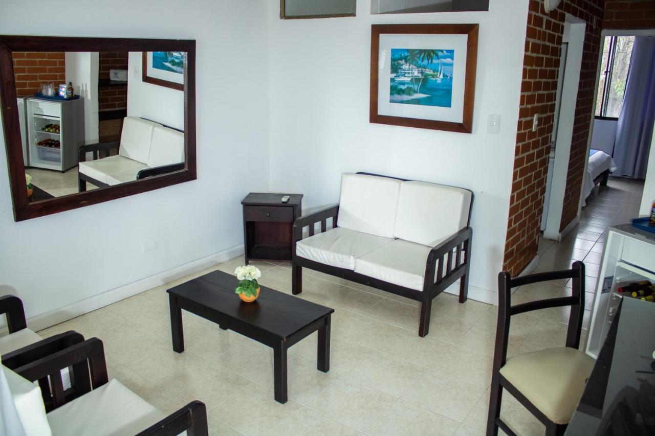 & Del Sol Hotel